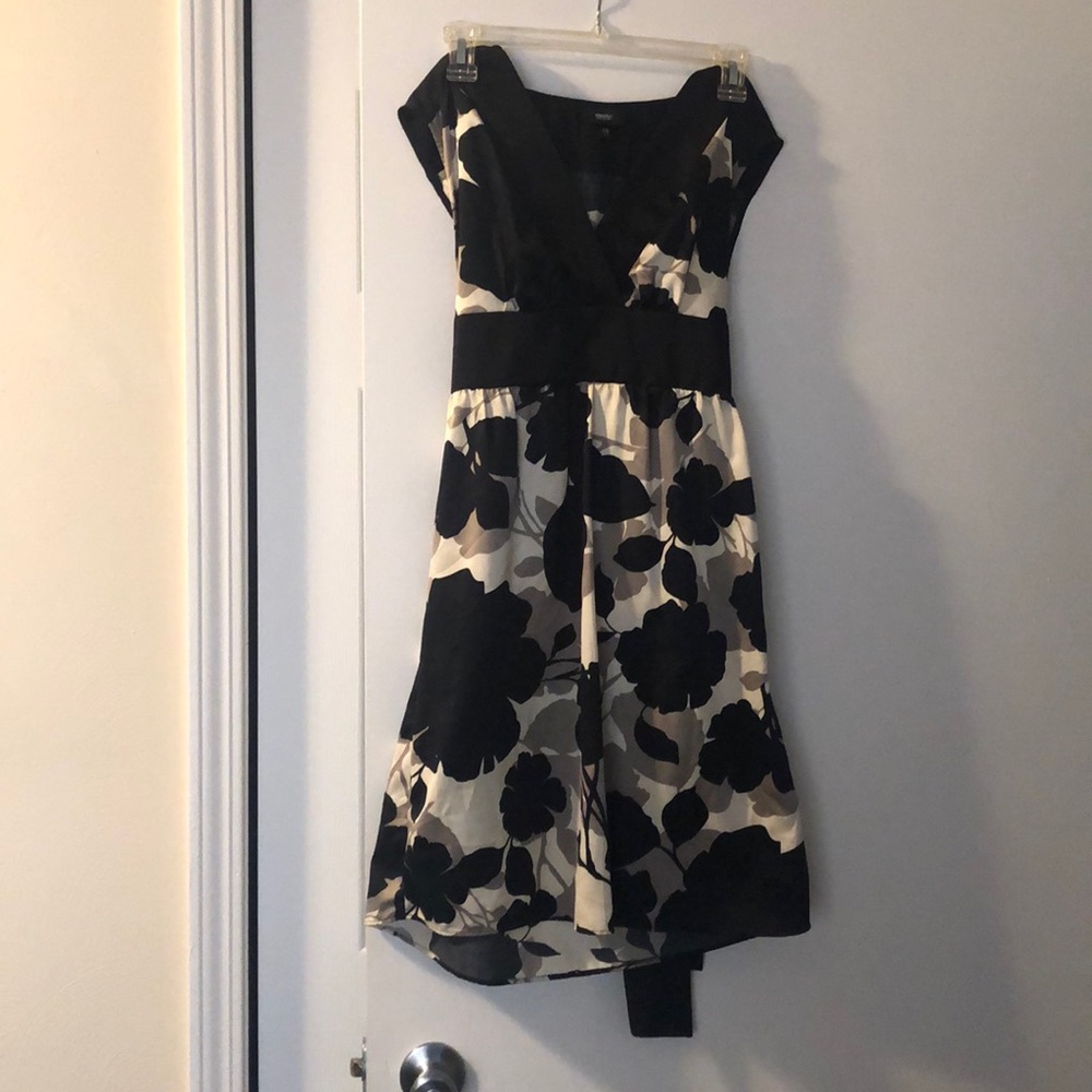 Sleeveless dress